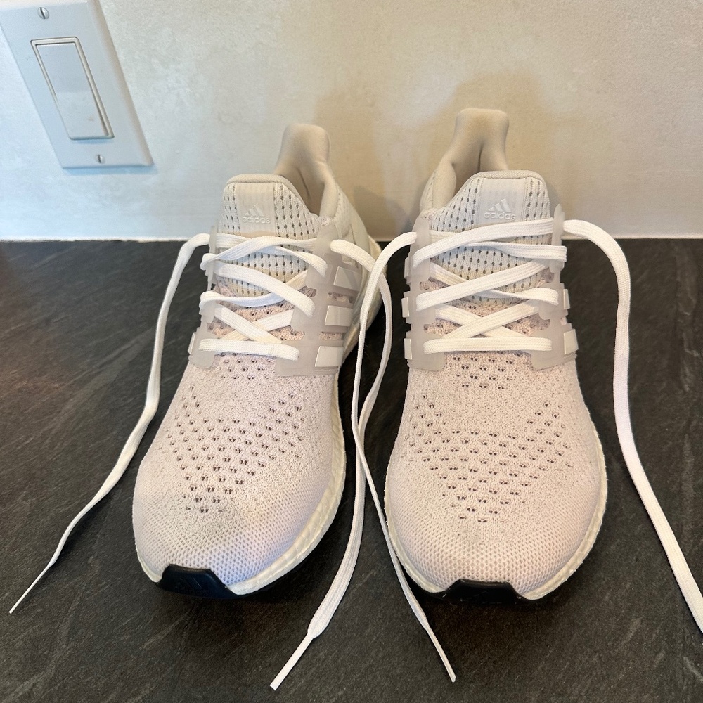 adidas Women’s Sneakers in Light Beige / Off-White